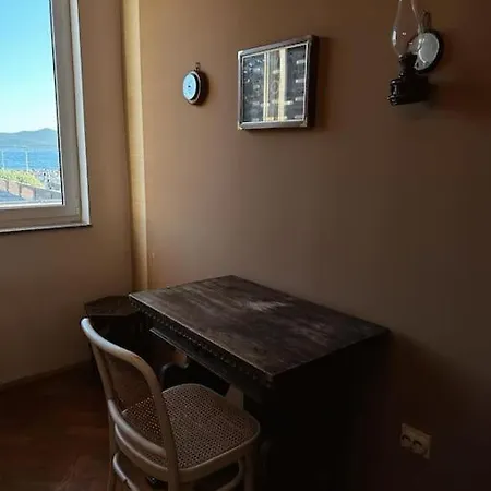 Deep Blue Apartment Near The Sea Organs